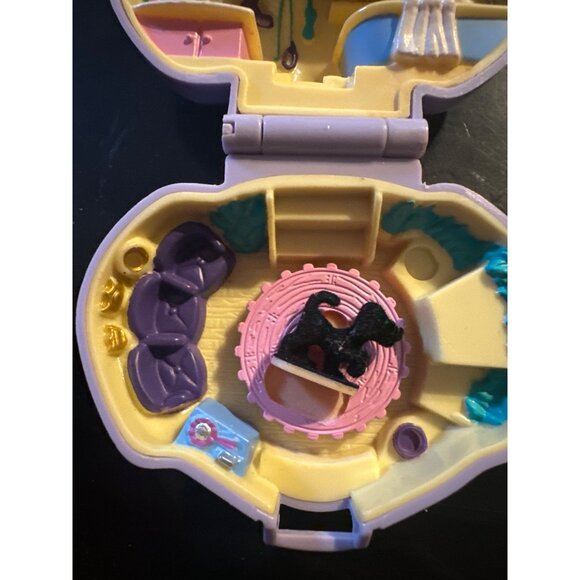 Bluebird 1993 Polly Pocket dazzling dog show Puppy Compact Toy With 2 Figures - Picture 3 of 7